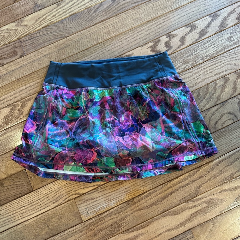 Lululemon tennis skirt, size 2, excellent condition